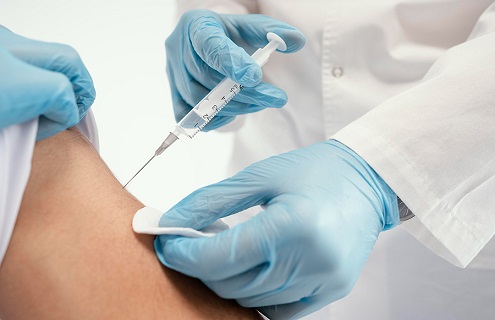 «اجبار» به تزریق دوز سوم و آغاز واکسیناسیون در مقابله با اومیکرون