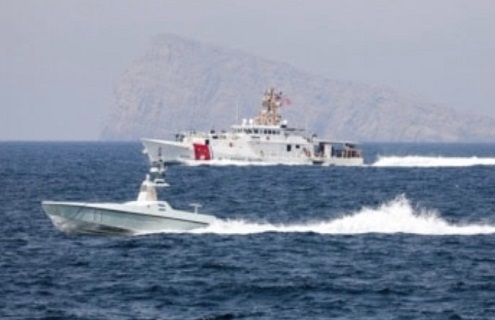 عبور شناور تجسسی آمریکا برای اولین بار از تنگه هرمز/نظارت کم سابقه بر آب های خلیج فارس