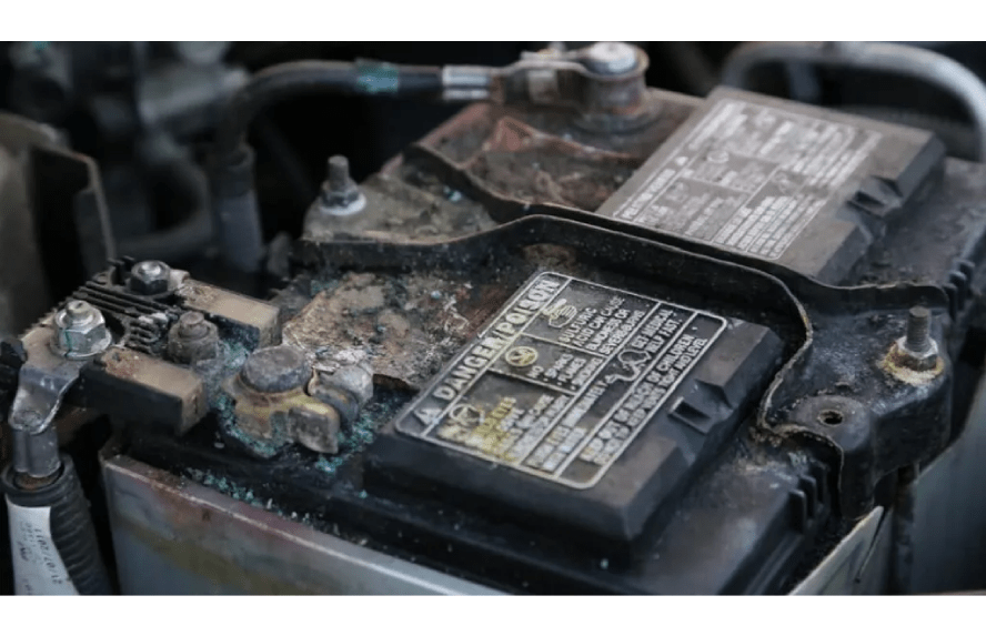 علائم و دلایل خرابی باتری خودرو از نگاه همراه مکانیک
