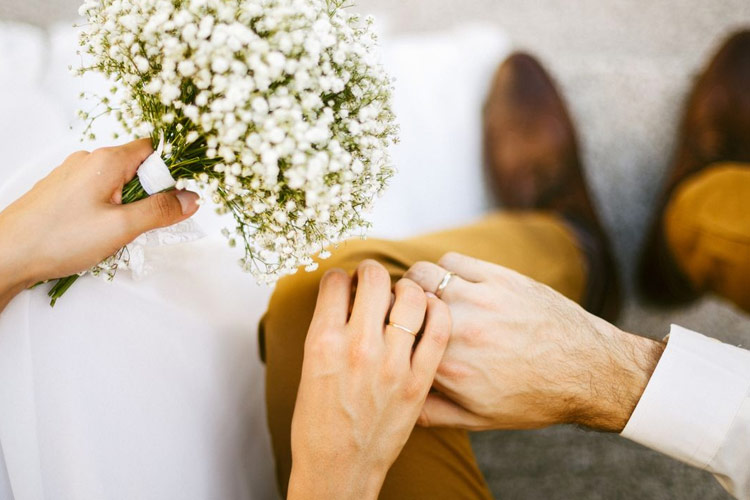 آیا برای خوشحال‌تر بودن باید ازدواج کنیم؟