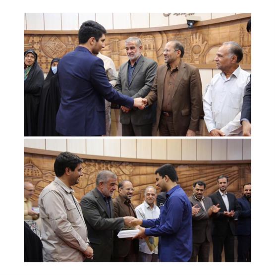 تقدیر رئیس شورای اسلامی شهر یزد از دو دانش آموز یزدی برتر در کنکور ۱۴۰۱
