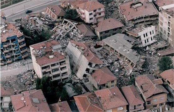 تخریب دهها ساختمان با زلزله ۷ ریشتری در ازمیر و یونان