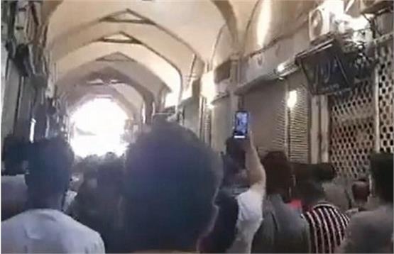 اعتراضات خیابانی کسبه در تهران /ادامه تجمع بازنشستگان و تجمع مردم در اراک