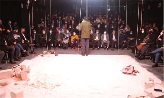 آزادی ۲ محکوم مالی یزدی با اجرای نمایش ” قند خون “