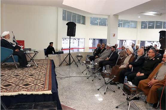 جلسه تفسیر قرآن امام جمعه یزد در کتابخانه مرکزی برگزار شد