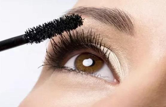 معرفی محصولات ضروری برای آرایش چشم جذاب