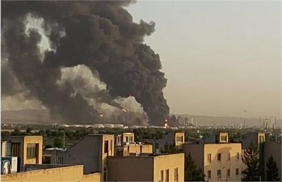 «نامعلوم بودن» علت آتش‌سوزی پالایشگاه تهران و «انفجار در مخزن بزرگ»