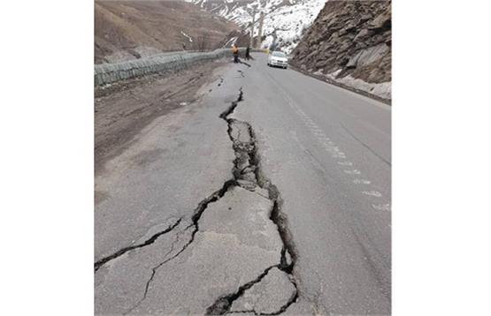 جاده چالوس بسته شد/رانش ترسناک زمین در توریستی ترین راه های ایران+عکس ها
