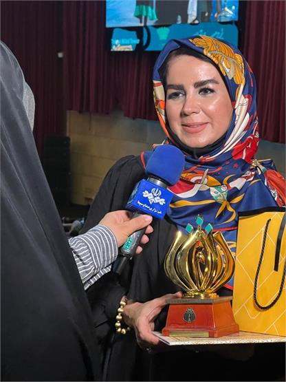 طاووس زرین یازدهمین جشنواره مد و لباس فجر در دست دانشجوی دانشگاه آزاد یزد