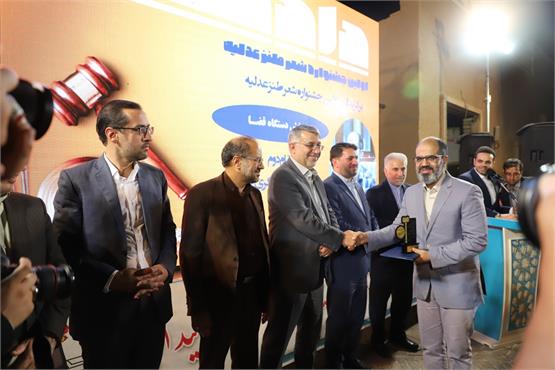 تجلیل از برگزیدگان اولین جشنواره شعرطنز عدلیه در استان یزد