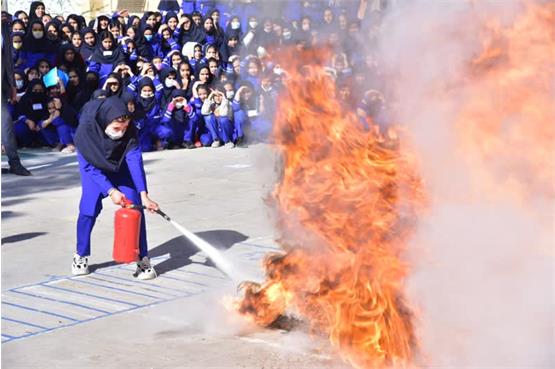 مانور زلزله و ایمنی در مدارس اردکان برگزار شد