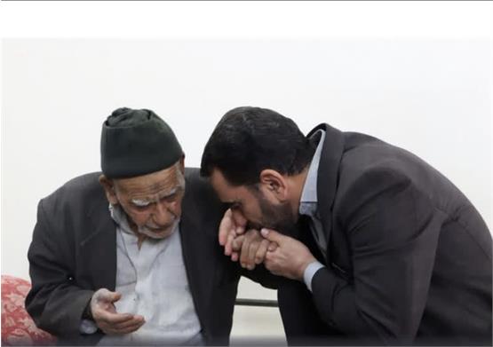 دیدار معاون سیاسی، امنیتی و اجتماعی استاندار یزد با پدر شهید مطلب شفیعی جایگانی