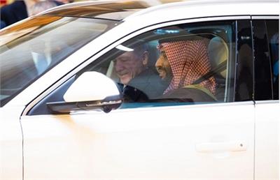 رانندگی شاهزاده جوان عربستان را ببینید/محمدبن سلمان پشت «خودروی توگ» در خیابان+فیلم