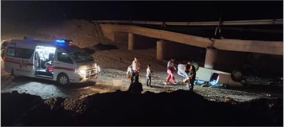 امدادرسانی نیروهای هلال احمر به 3 مصدوم در حادثه تصادف دو خودرو سواری در محور تنگ چنار مهریز